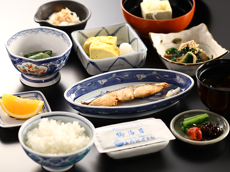 朝食